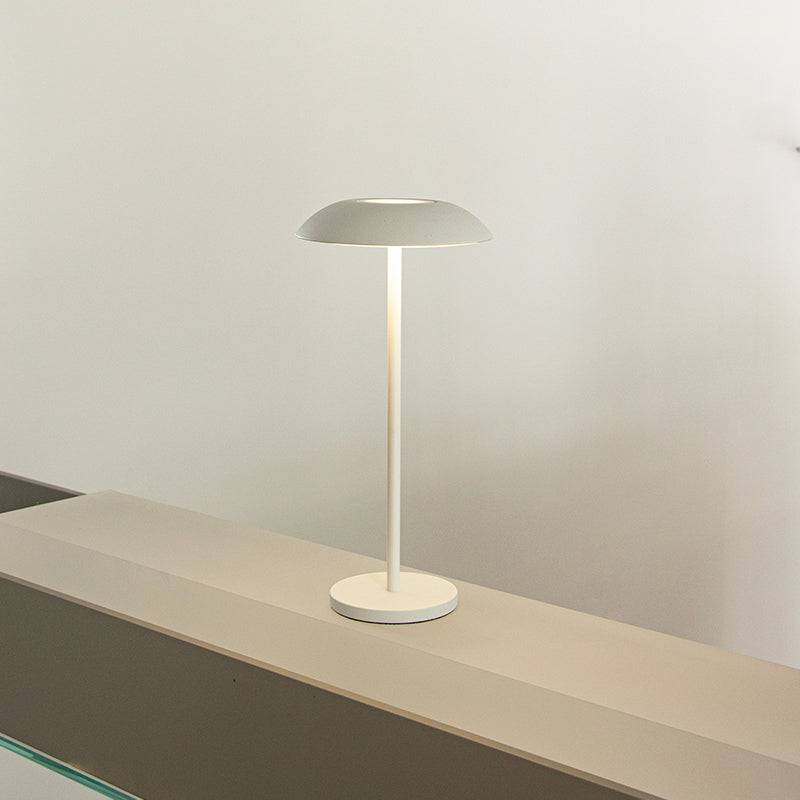 GlowEase - Trådløs LED-bordlampe med touch-kontrol og elegant rundt design