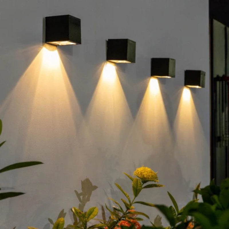 SolarGlow – Udendørs Solcellelampe med Høj-Effektivitetsdesign for Hurtig Opladning