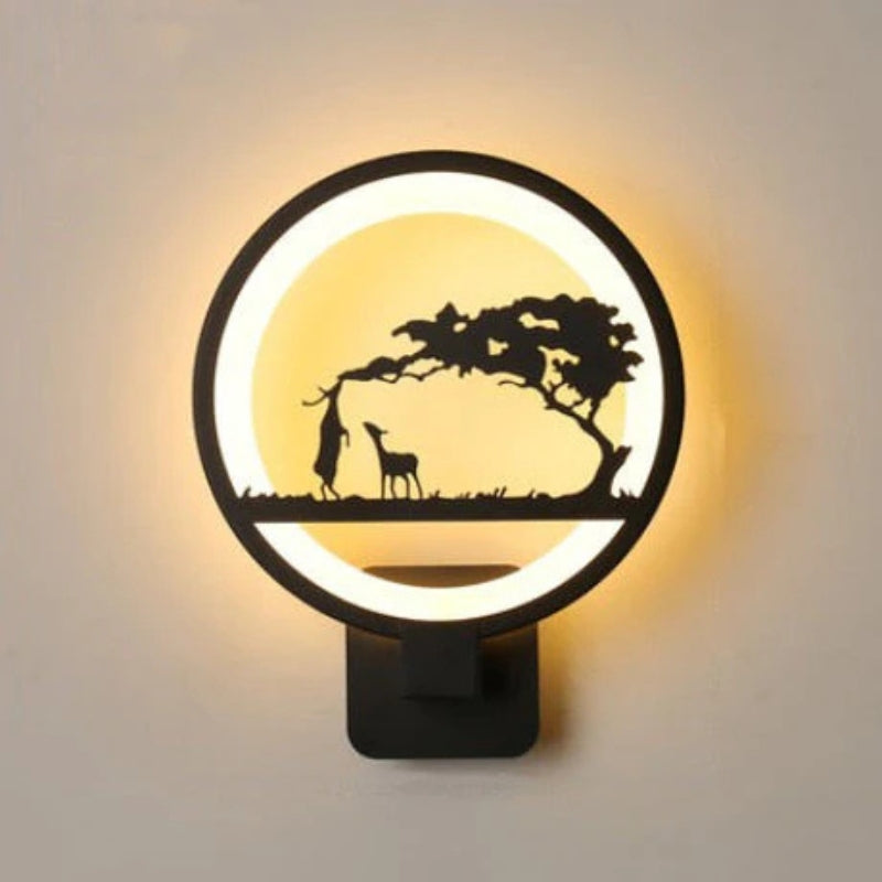 ForestGlow – Rustik LED-væglampe med skovdesign for en beroligende atmosfære