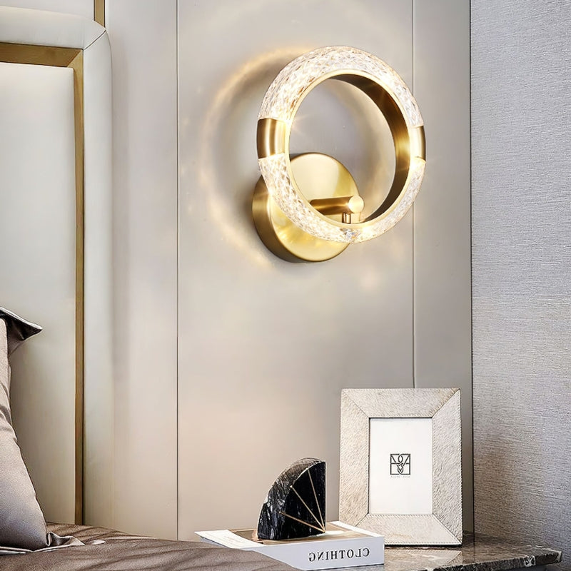 CrystalAura – Rund LED-væglampe med guldfinish