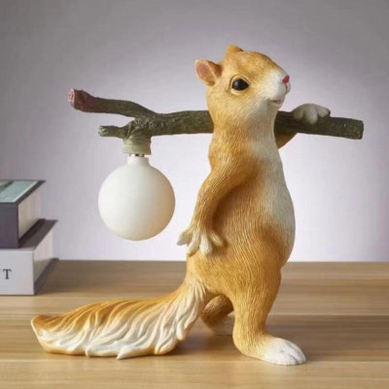 SquirrelGlow – Sød egern bordlampe med blødt lys for en hyggelig atmosfære