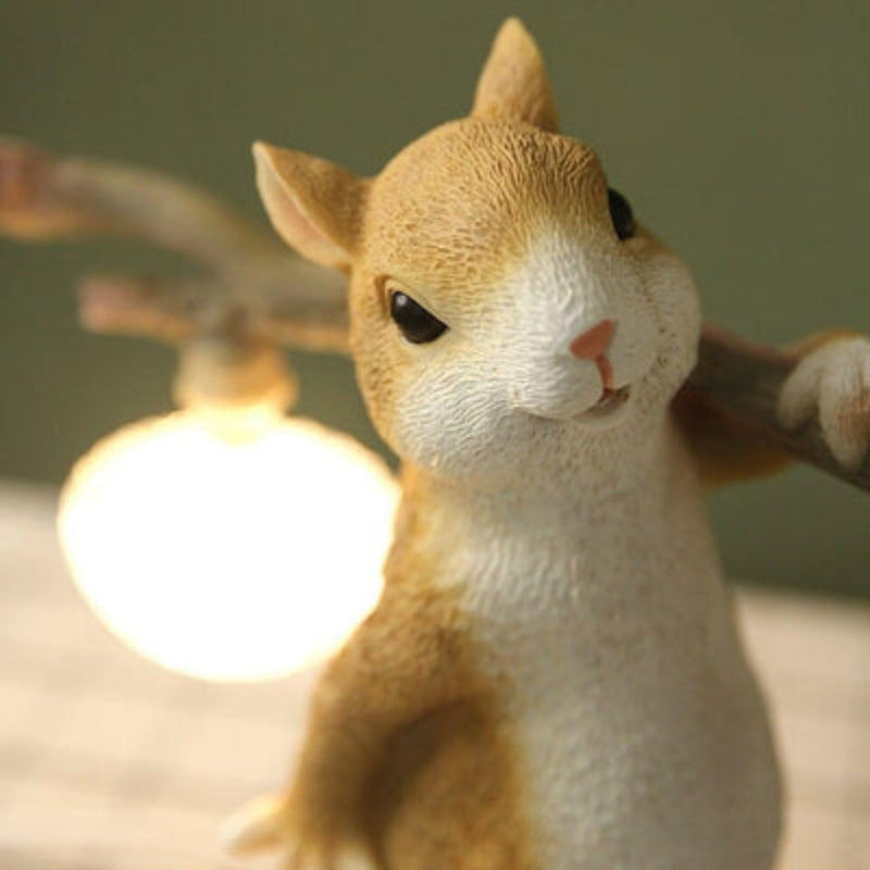 SquirrelGlow – Sød egern bordlampe med blødt lys for en hyggelig atmosfære