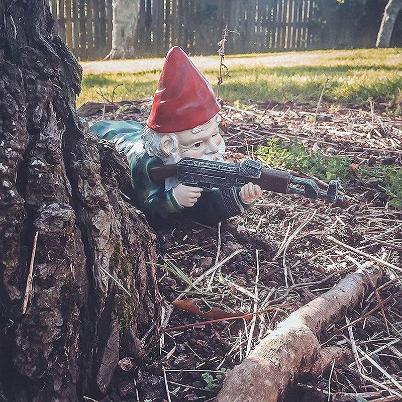 GuardGnome - legende havestatue med AK47-design