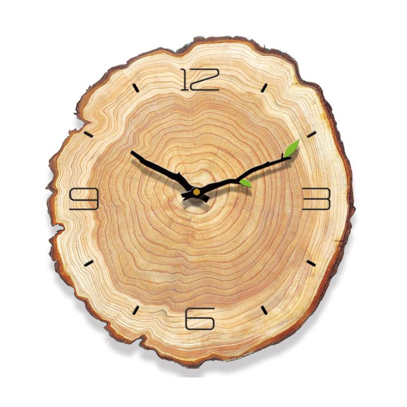 TimberClock - Trævægur med årsringe design for tidløs elegance