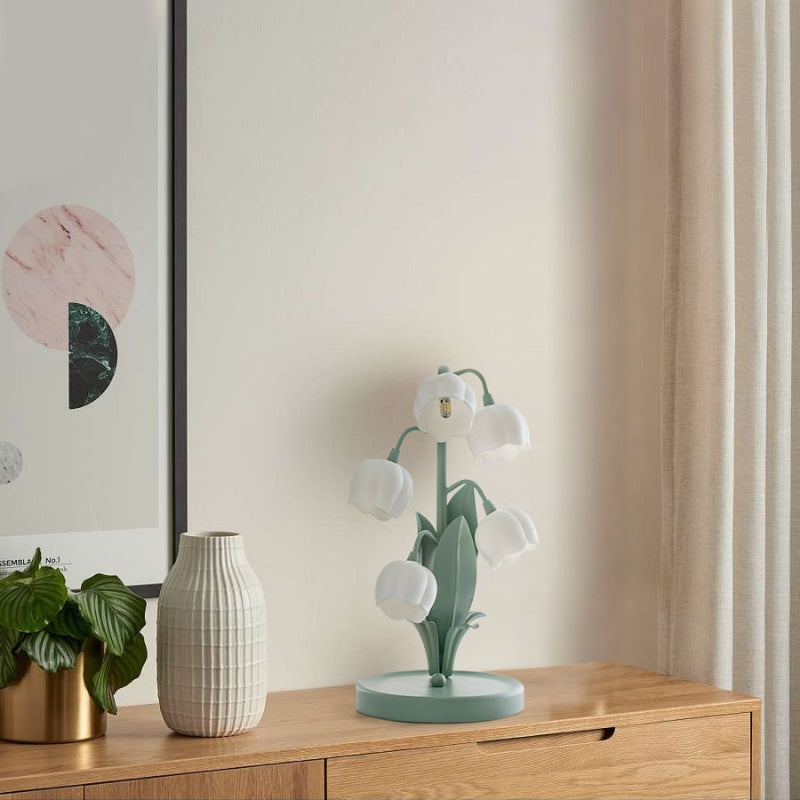 BloomLight – Dekorativ bordlampe inspireret af tulipaner med elegant blomsterdesign