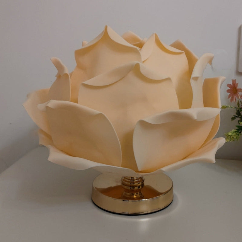 LotusGlow – Blomstrende Lotusformet LED Bordlampe med Lagdelte Blade