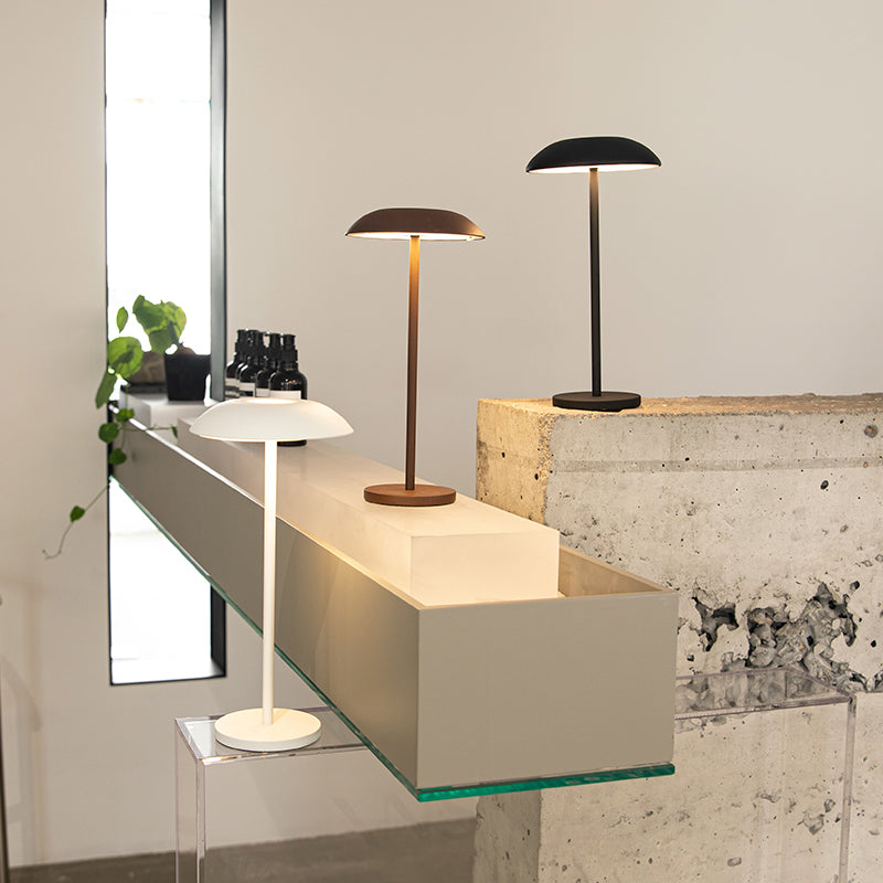 GlowEase - Trådløs LED-bordlampe med touch-kontrol og elegant rundt design