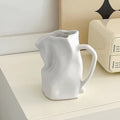 VaseLuxe – Elegant keramisk vase med blank finish til moderne interiør