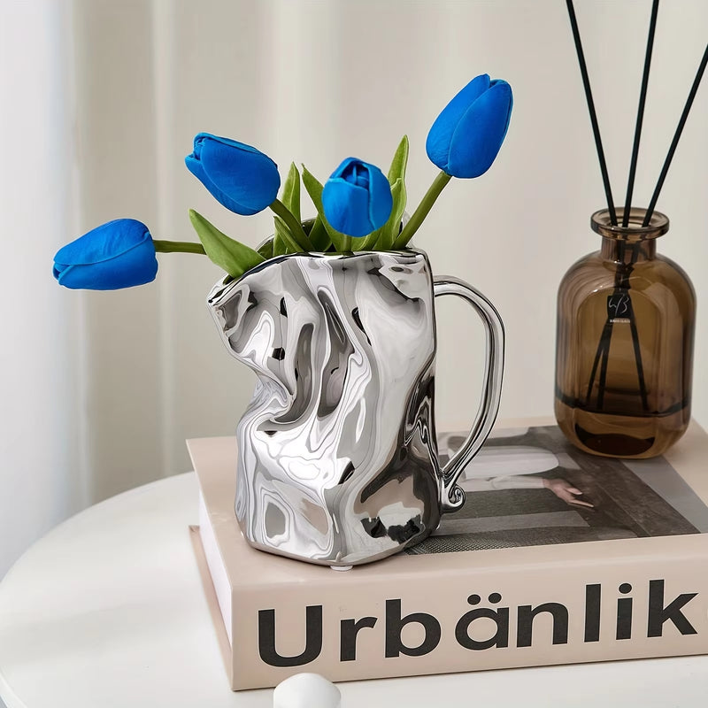 VaseLuxe – Elegant keramisk vase med blank finish til moderne interiør