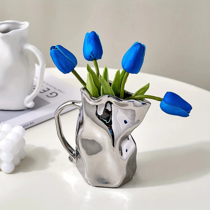 VaseLuxe – Elegant keramisk vase med blank finish til moderne interiør
