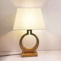 LuxeAura – Moderne bordlampe med elegant ramme og blød stofskærm