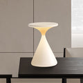 ConoGlow – Moderne Bordlampe med konisk konisk base og blød omgivende belysning