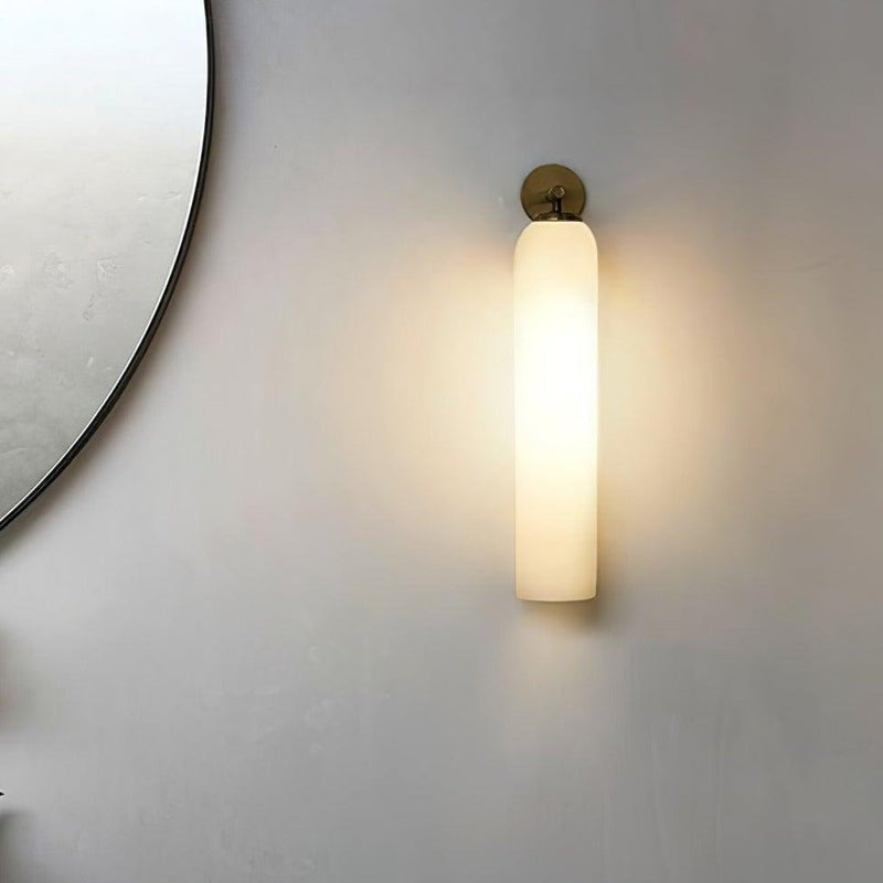 GlowLine – Minimalistisk væglampe med slank cylinderform og blød omgivende belysning