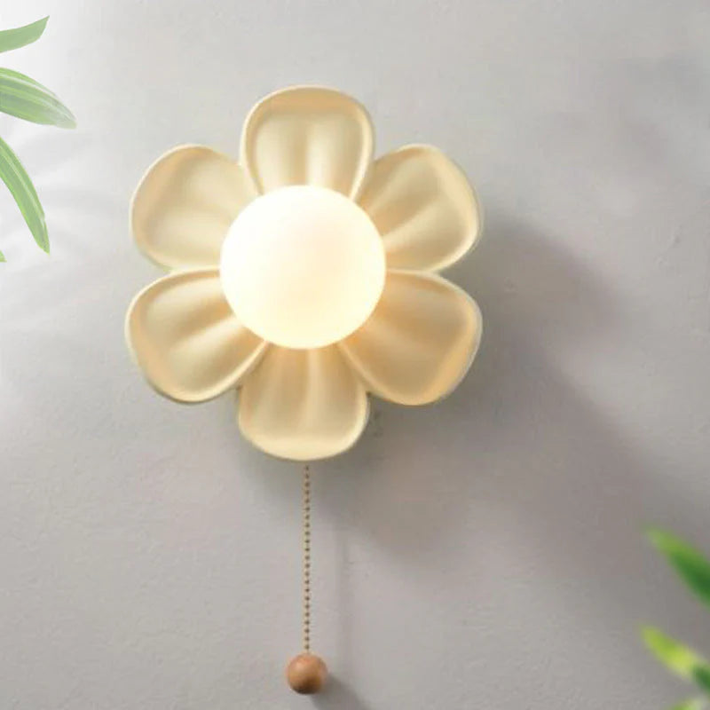 FloraGlow – Kunstnerisk blomstret væglampe med elegant designaccent