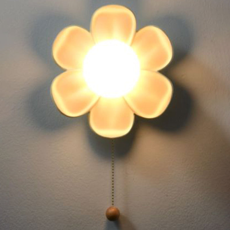 FloraGlow - Kreativ blomsterkugleformet væglampe med kunstnerisk og moderne design