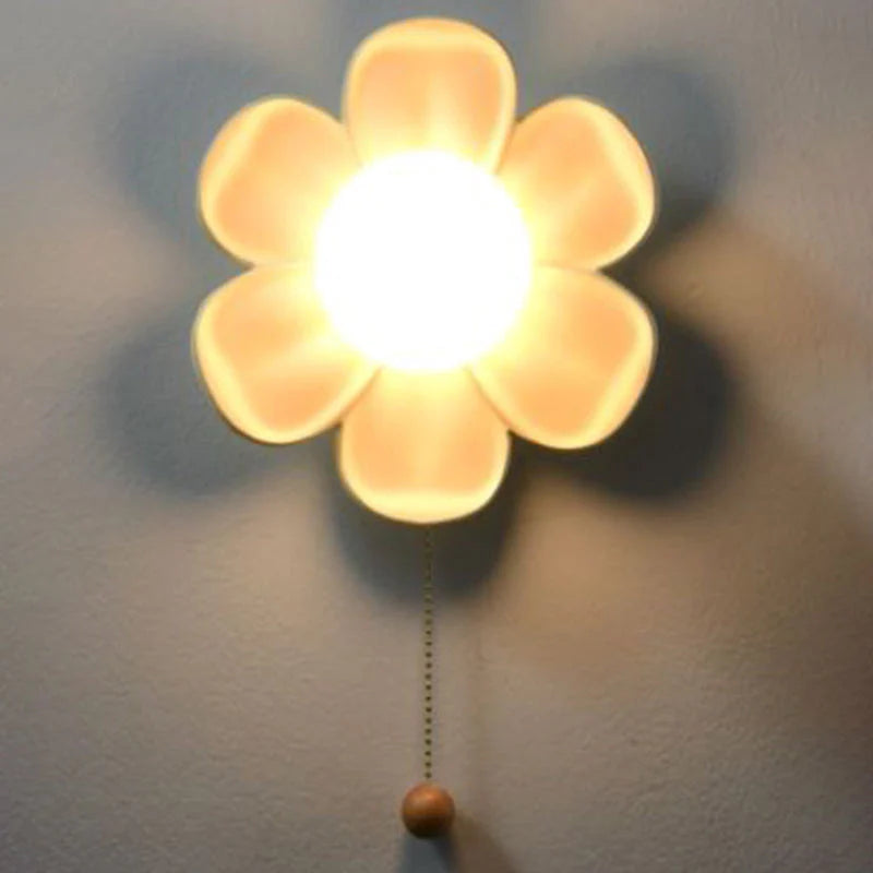 FloraGlow – Kunstnerisk blomstret væglampe med elegant designaccent