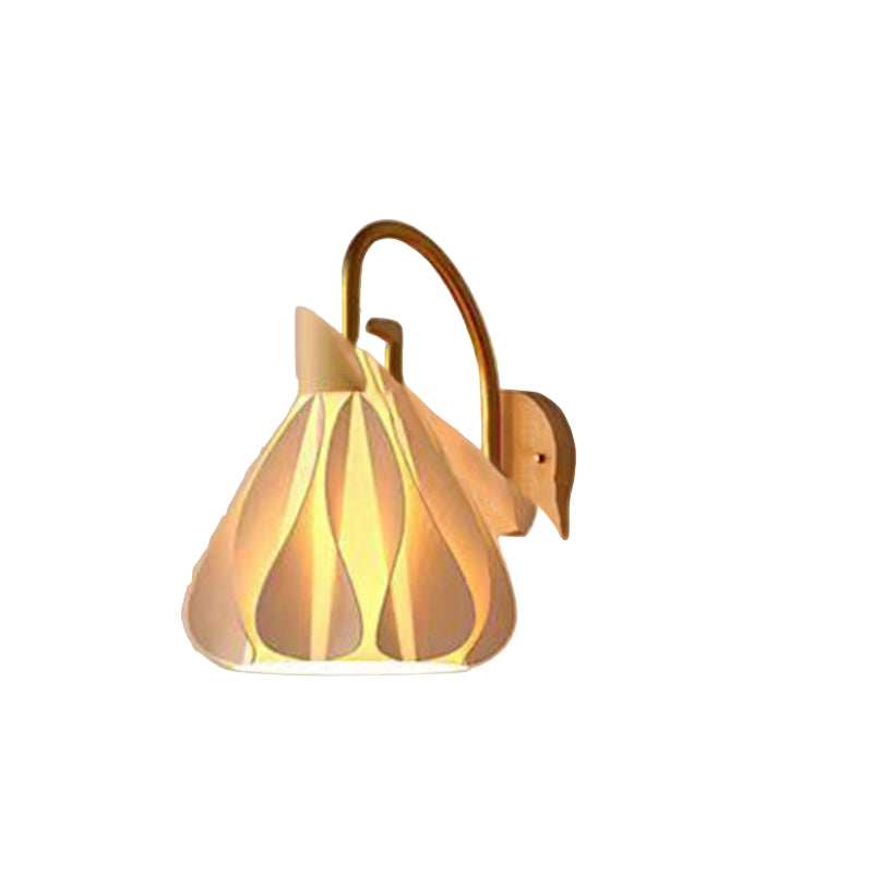 LumaForge – Art Deco Væglampe i Jern og Træ