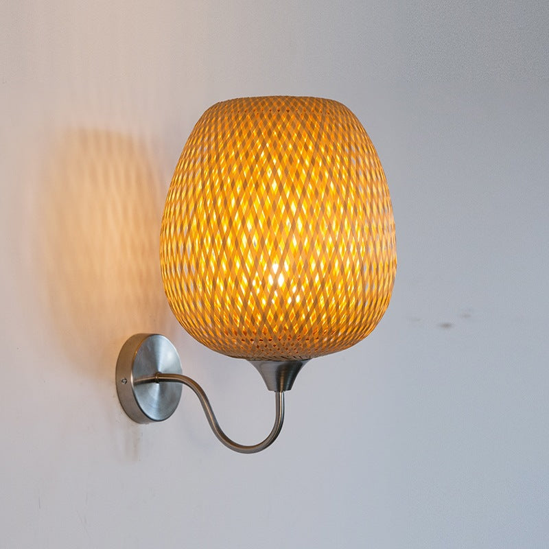 BambooAura – Oval Bambus og Jern Væglampe