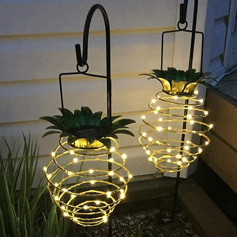 PineGlow – Solcelledrevet LED Ananas Udendørslampe med Kobberfinish