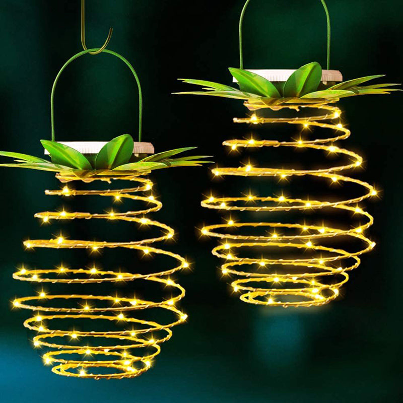 PineGlow – Solcelledrevet LED Ananas Udendørslampe med Kobberfinish