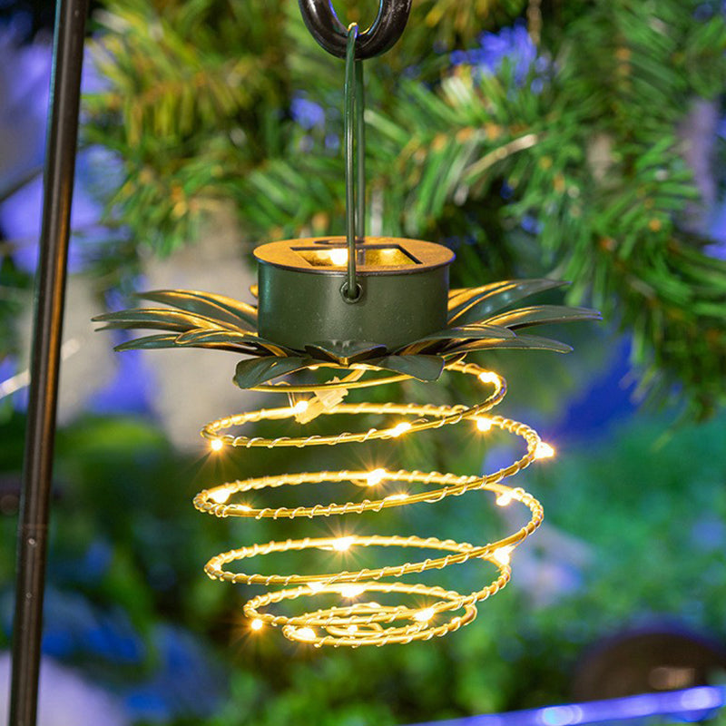 PineGlow – Solcelledrevet LED Ananas Udendørslampe med Kobberfinish