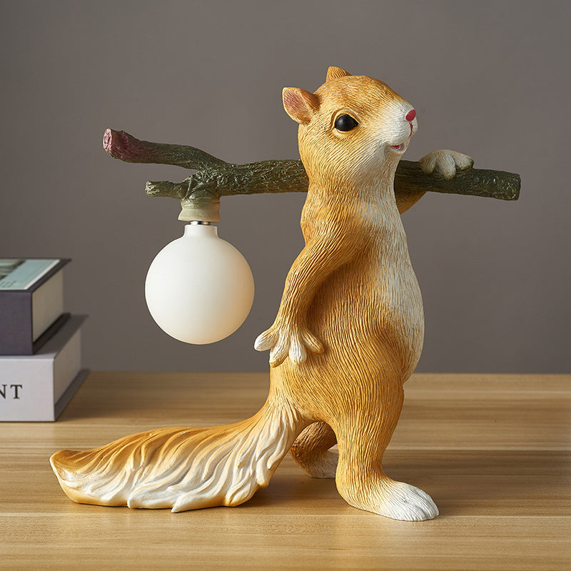 SquirrelLume – Tegneserie-inspireret Harpiks Bordlampe