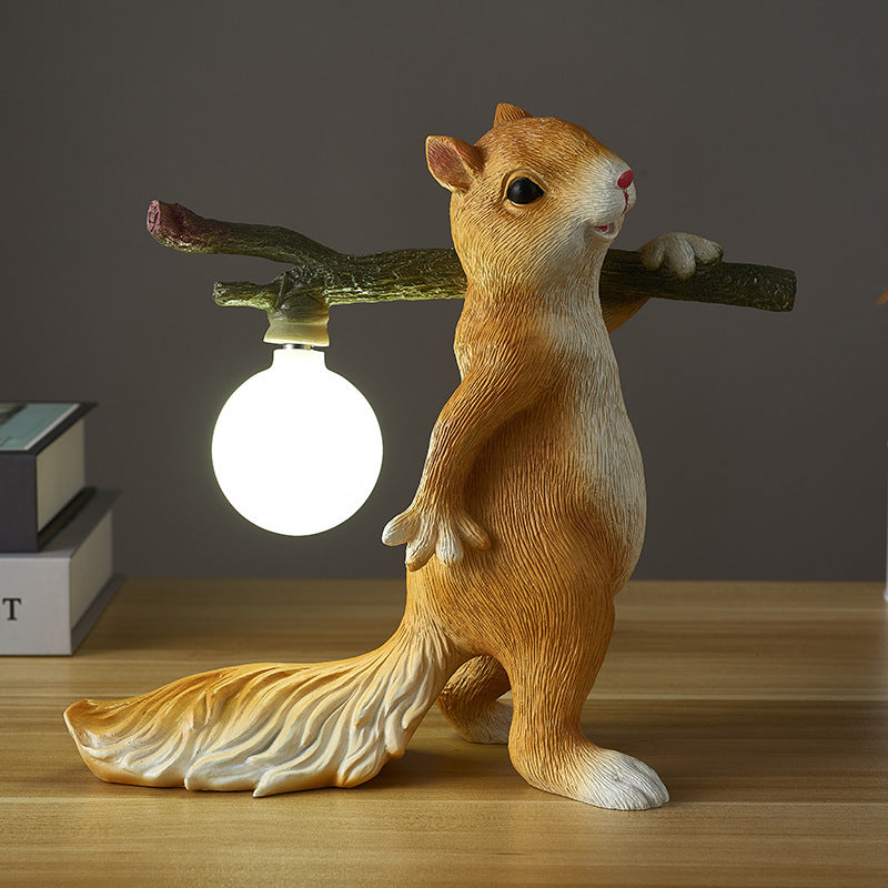 SquirrelLume – Tegneserie-inspireret Harpiks Bordlampe