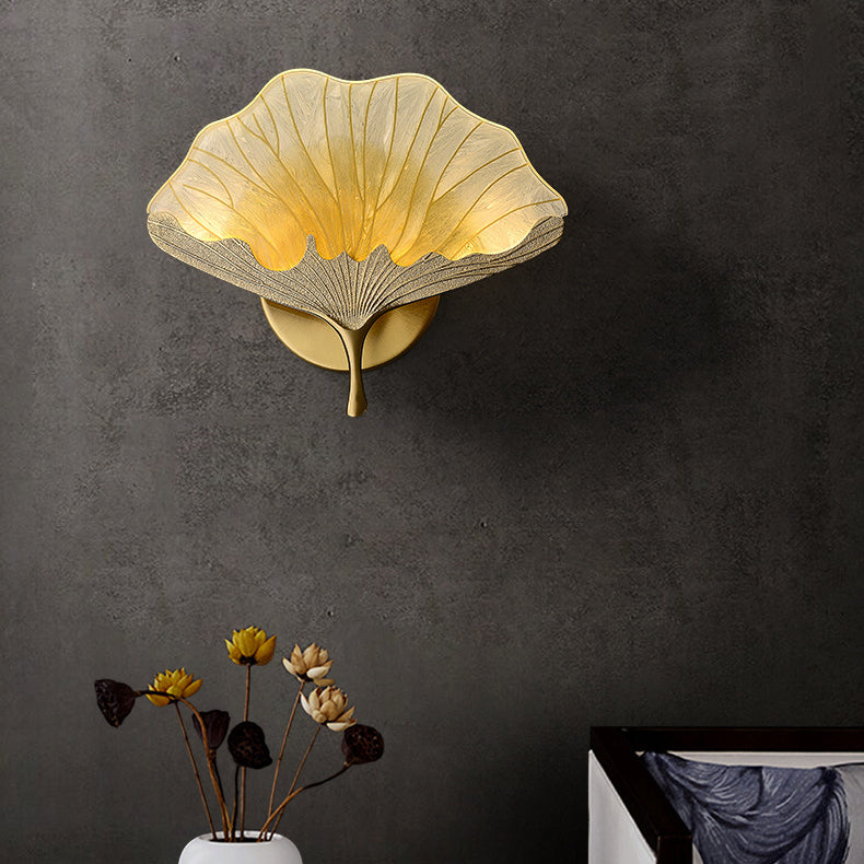 GinkgoGlow – Kinesisk LED Væglampe i Kobber, Glas og Emalje