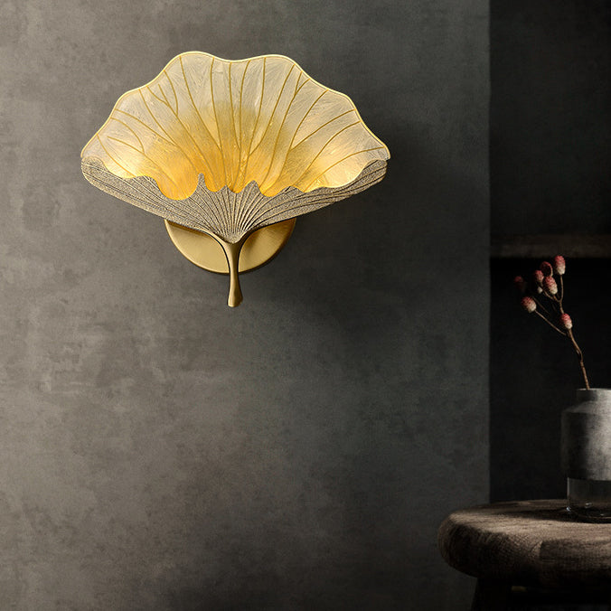GinkgoGlow – Kinesisk LED Væglampe i Kobber, Glas og Emalje
