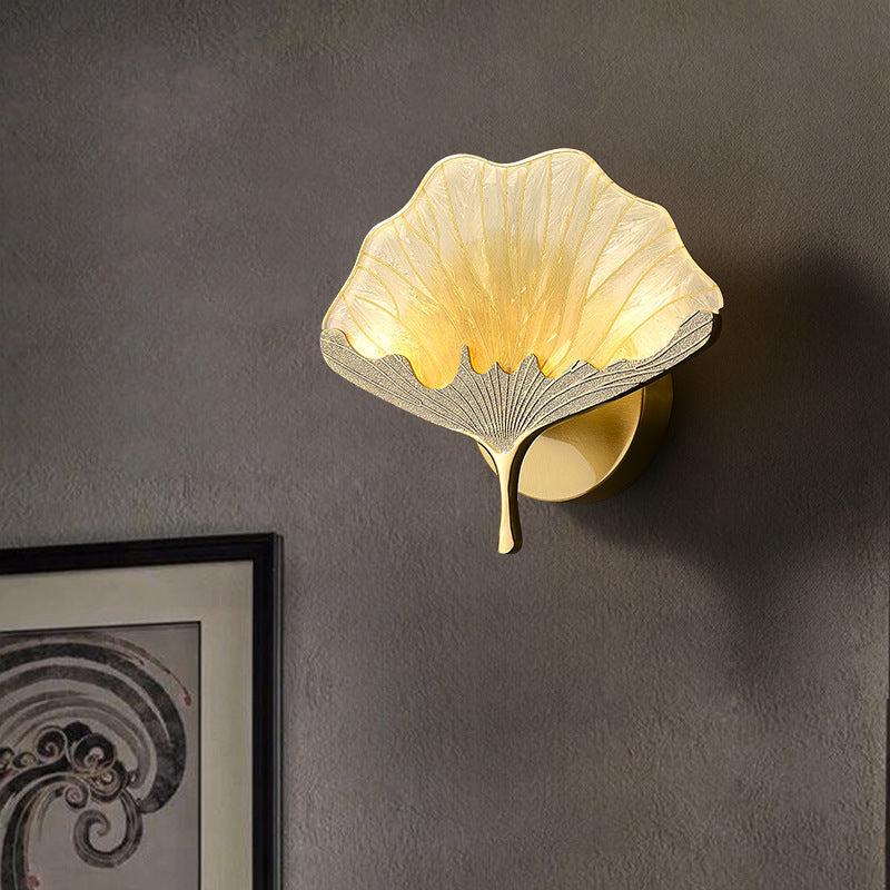 GinkgoGlow – Kinesisk LED Væglampe i Kobber, Glas og Emalje