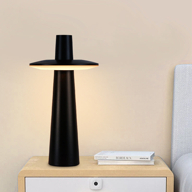 NordiGlow – Bordlampe med skandinavisk design til belysning i hjemmet