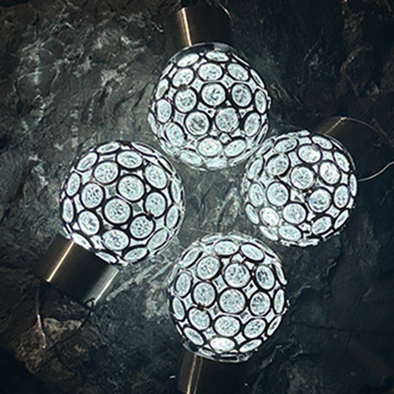 SolarSphere – Hængende LED udendørslampe i hul kugle design
