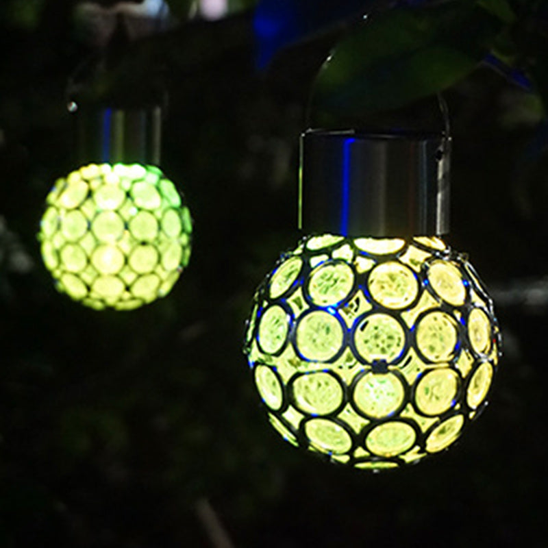 SolarSphere – Hængende LED udendørslampe i hul kugle design