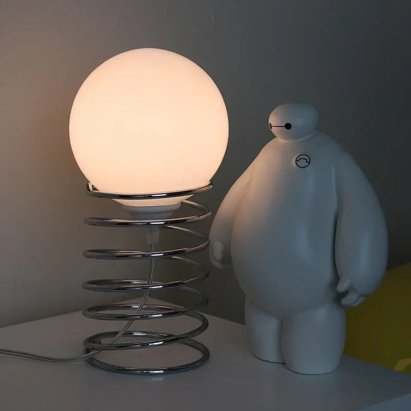 FeatherGlow – Moderne bordlampe med fjerinspireret design til elegante interiører