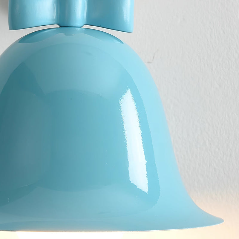 AuraBell – Klokkeformet væglampe med metalkrop og integreret LED