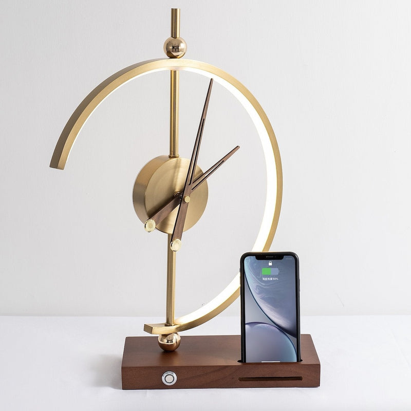 LumaSync – Multifunktionel Lampe, Ur og Trådløs Oplader til Moderne Hjem