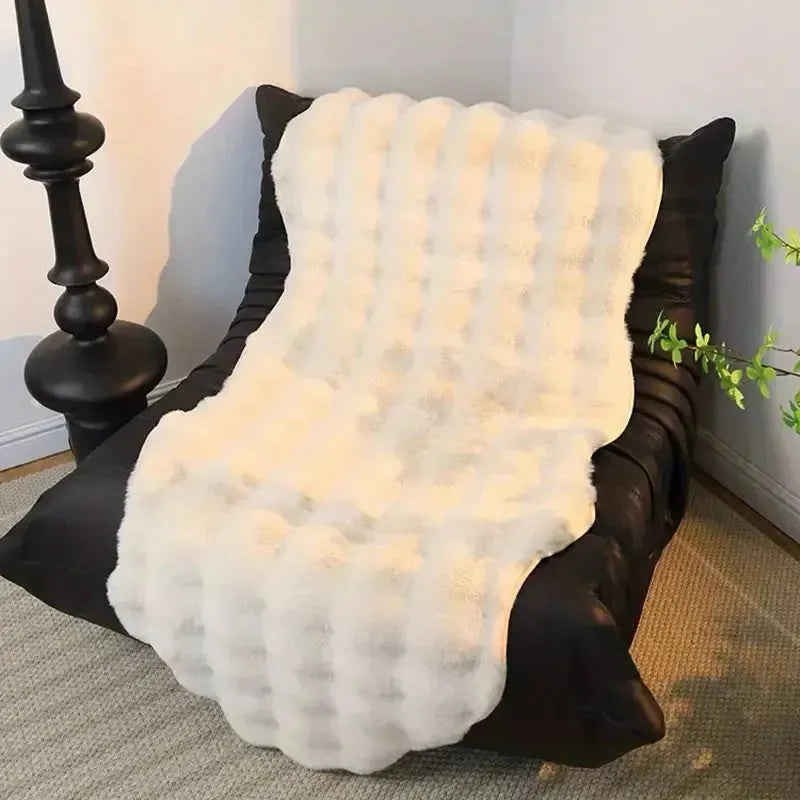 CozyCove - Blødt og plysagtigt tæppe med skridsikkert design til varme og komfortable opholdsrum