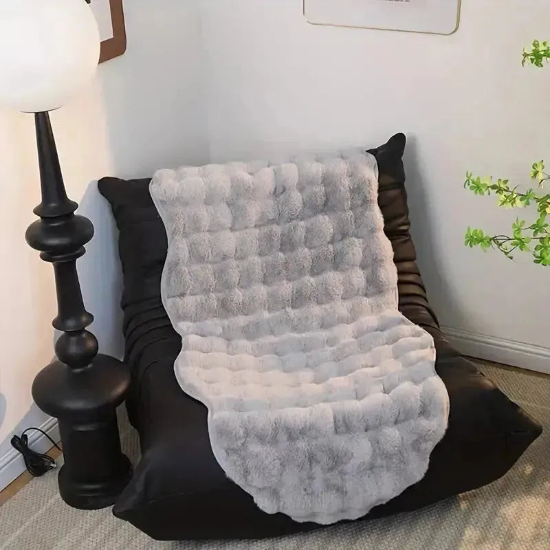 CozyCove - Blødt og plysagtigt tæppe med skridsikkert design til varme og komfortable opholdsrum