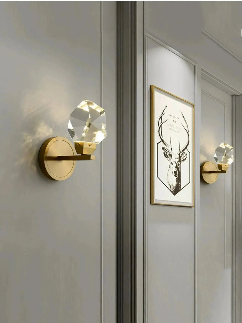 HaloGleam – Luksuriøs skulpturel væglampe med reflekterende gløddesign