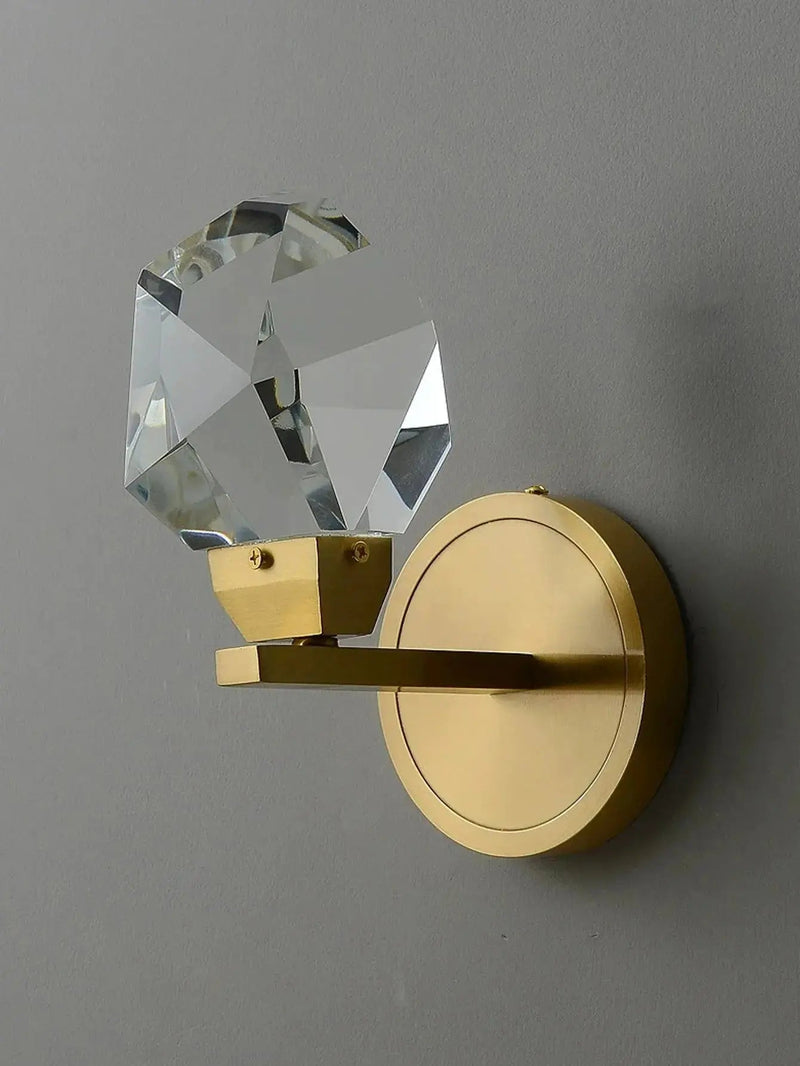 HaloGleam – Luksuriøs skulpturel væglampe med reflekterende gløddesign