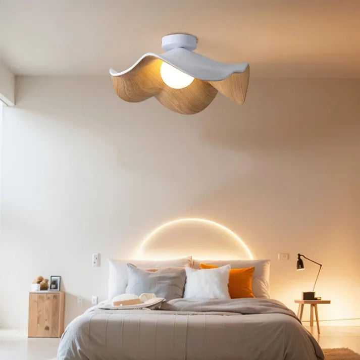 WaveGlow – Skulpturel loftslampe med glatte bølgelinjer til moderne rum