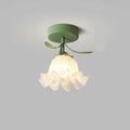 GlowPetal – Blomsterformet loftslampe med legende rød base