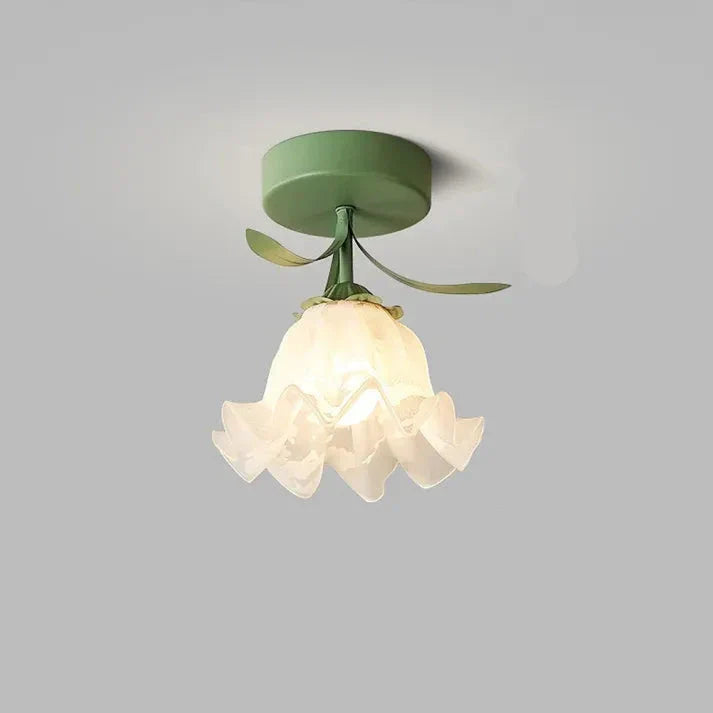 GlowPetal – Blomsterformet loftslampe med legende rød base