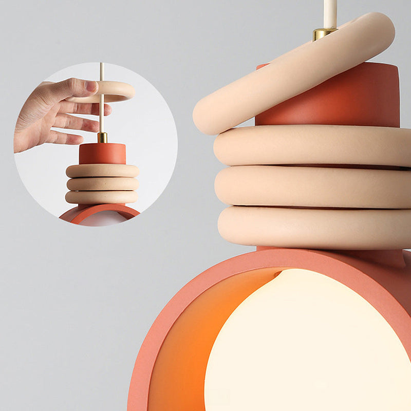 ArtsyGlow - Loftlampe med Farverige Detaljer og Kunstnerisk Design