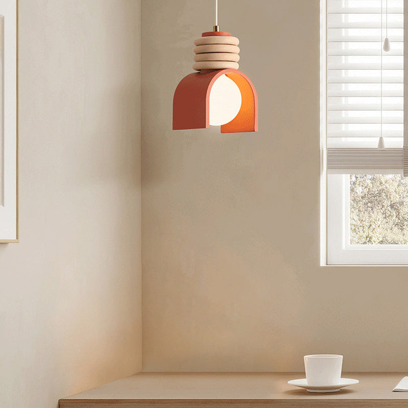 ArtsyGlow - Loftlampe med Farverige Detaljer og Kunstnerisk Design