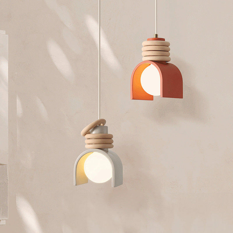 ArtsyGlow - Loftlampe med Farverige Detaljer og Kunstnerisk Design