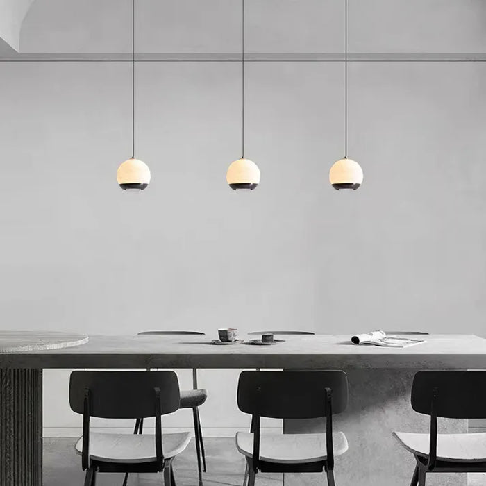 LuxeGlow – Nordic Globe pendel med LED-pærefod