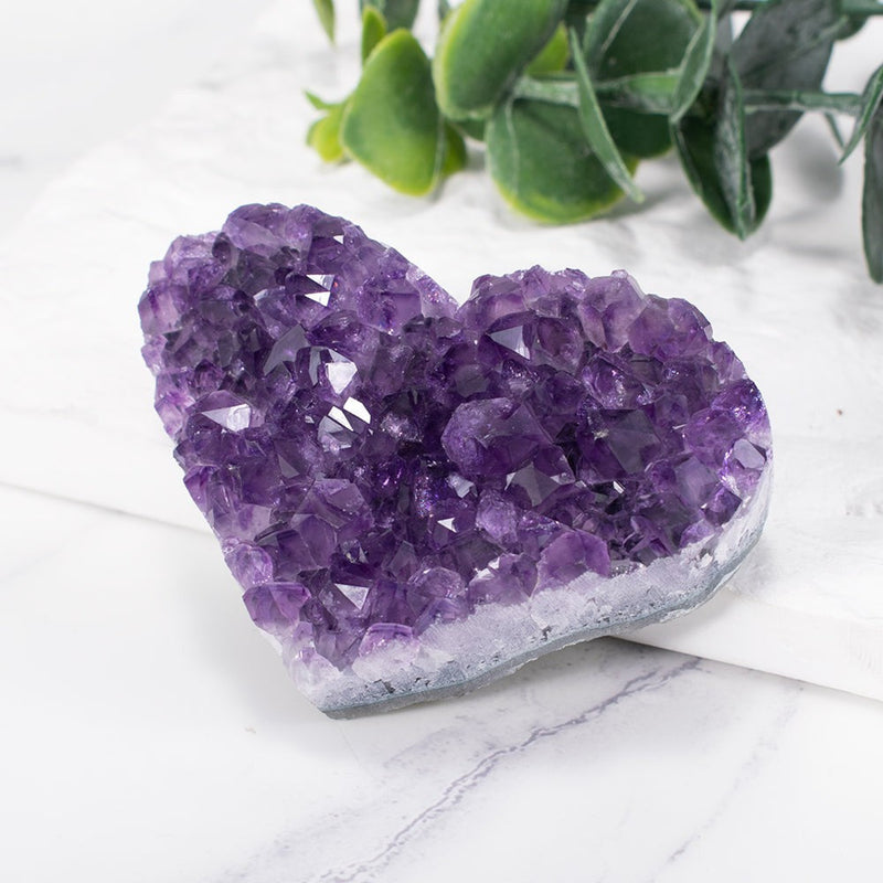 CrystalAura - Ametystklynge med strålende lilla krystaller