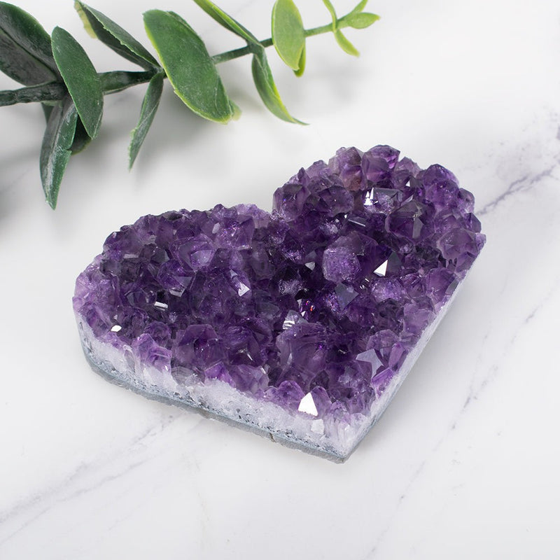CrystalAura - Ametystklynge med strålende lilla krystaller