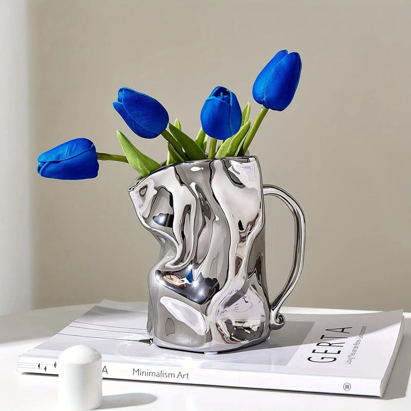 VaseLuxe – Elegant keramisk vase med blank finish til moderne interiør